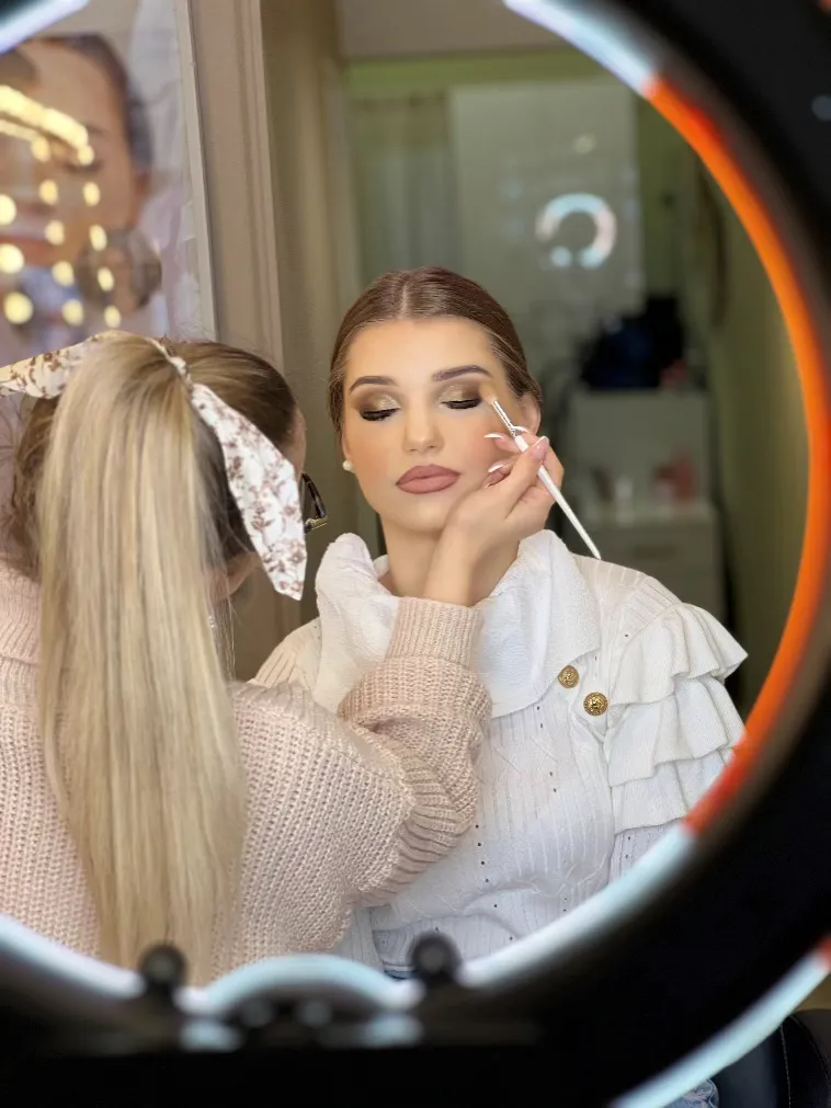 Profesionalno šminkanje u salonu